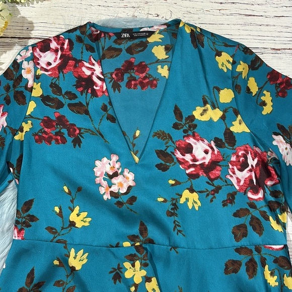 Zara Satin Royal Blue Floral Bell Sleeve Blouse - Picture 9 of 9